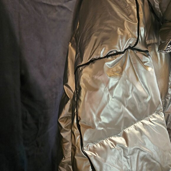 NWOT Lattelier Duck Down Silver Puffer - Picture 6 of 9